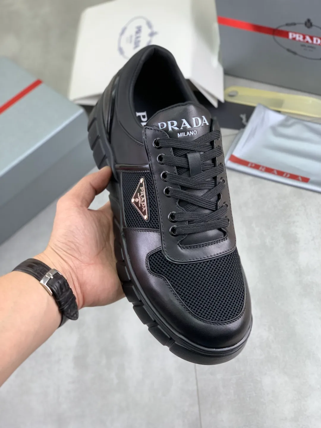 Men's men's shoes P560💰 [Real Price] Popular models are on the official website, 🆘 Trendy brand (Prada) mainly promotes popular models, avant-garde and versatile fashionable men's shoes private version mold opening, cowhide surface splicing 1:1.. Stylish and simple, original imported cowhide lining cowhide feet; the atmosphere and personality are more fashionable, eye-catching and pursuing class. It will subvert the old ideas and be a must-have for fashionistas who want to spend time with you! Must keep it! Tall and comfortable, large and low, high-end quality workmanship. Code number: 38-45 2️⃣optional.
